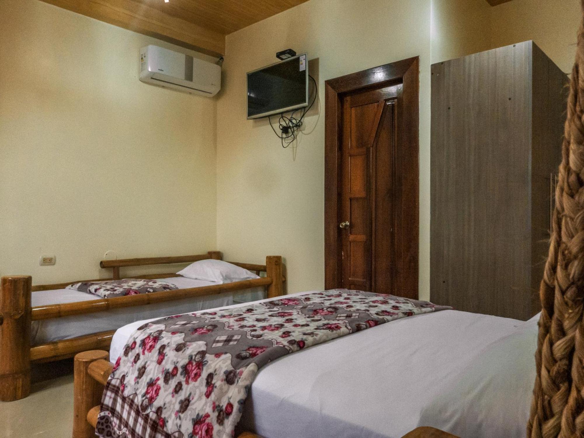 Hostal Poseidon Пуерто-Кайо Екстер'єр фото